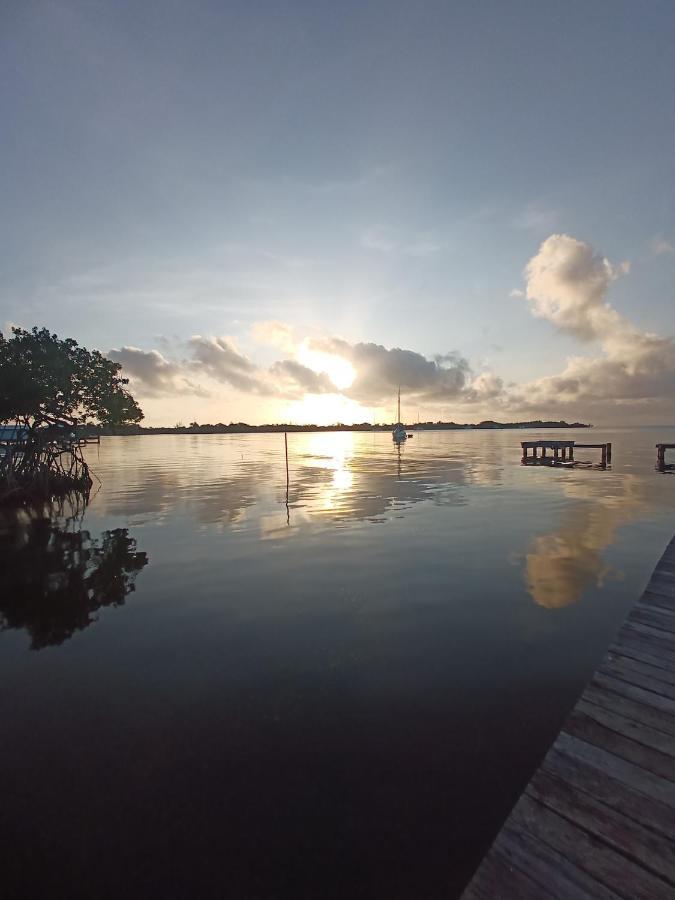 The Sea Glass Inn Placencia Exterior photo